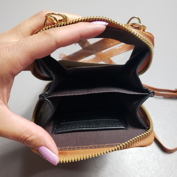 brown faux leather crossbody bag with 2 pockets and a phone pocket - Picture 8 of 12